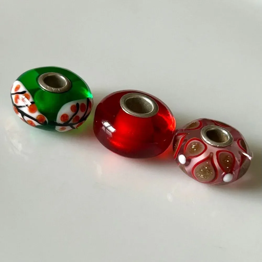 TROLLBEADS 2 Uniques Green Red & Glitter LAA 925S w Artisan Red Glass & Silver